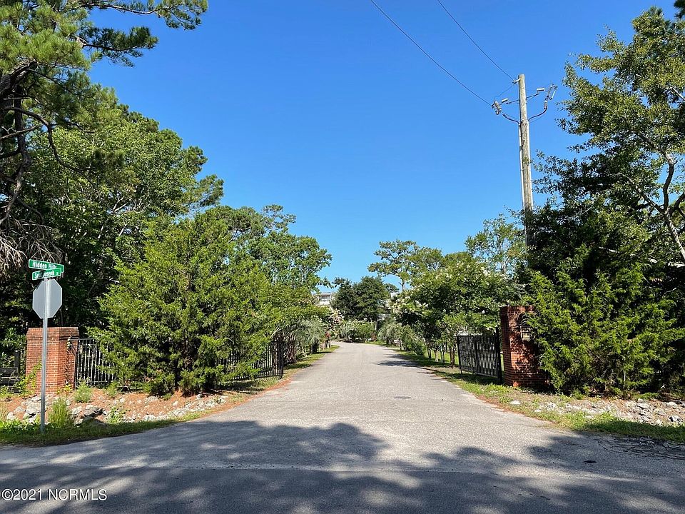 1st image of 207 Oak Outlook Way
