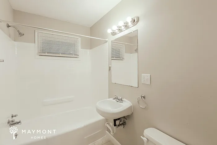 1144 Quincy St — Photo 11