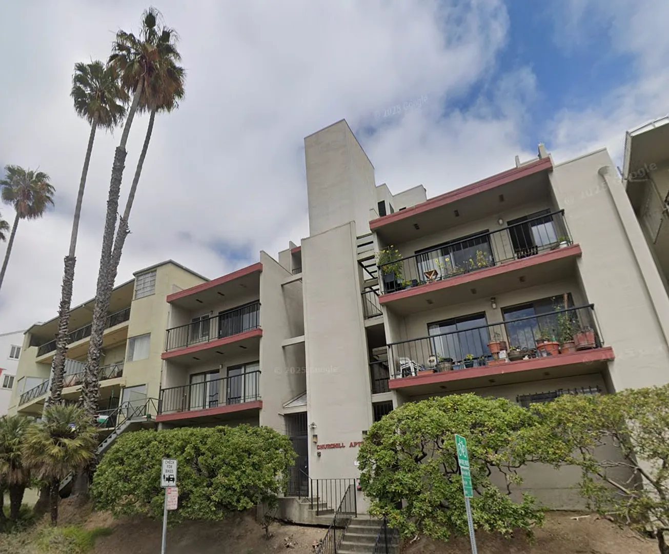 1940 Lakeshore Ave — Photo 2