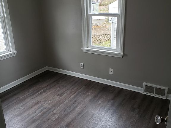 5th image of 323 Fairlawn Ave #323