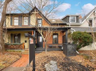 238 River St, Toronto, ON M5A 3R1