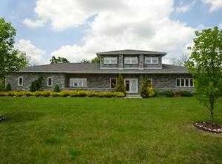 2 Harvey Cir, Hummelstown, PA 17036
