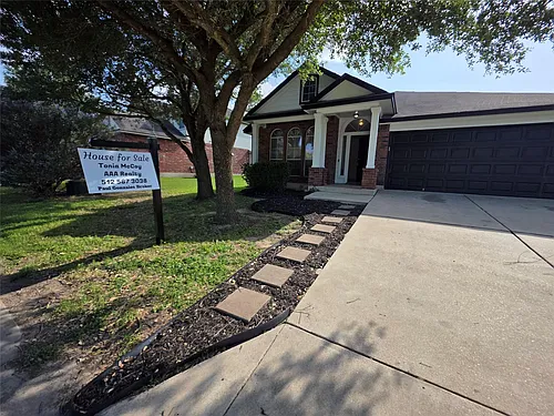 319 Riverwalk Dr Photo 1