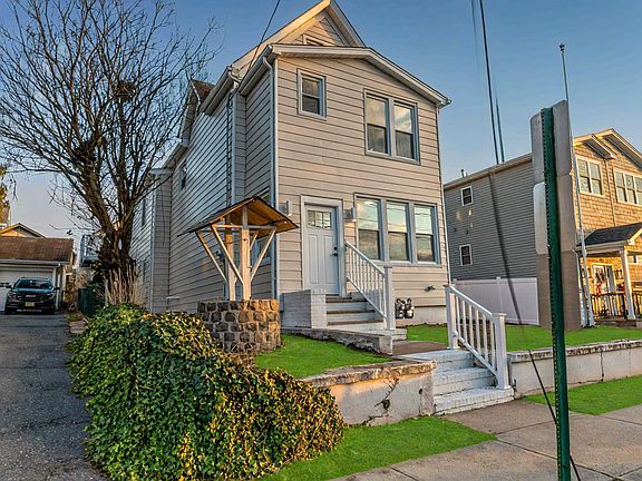 3rd image of 323 Jefferson St