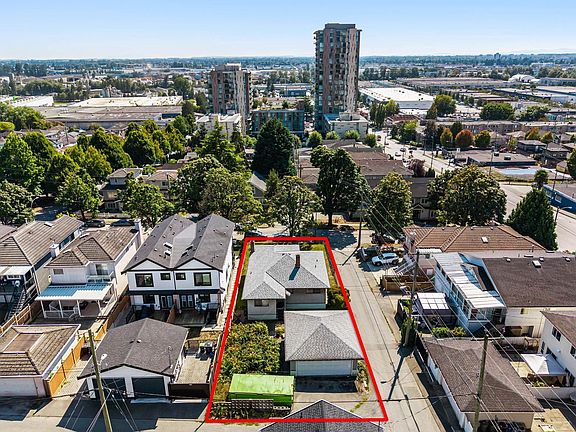 5th image of 715 E 63rd Ave