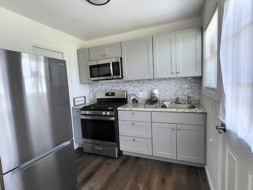 24 Woodward Ave #1