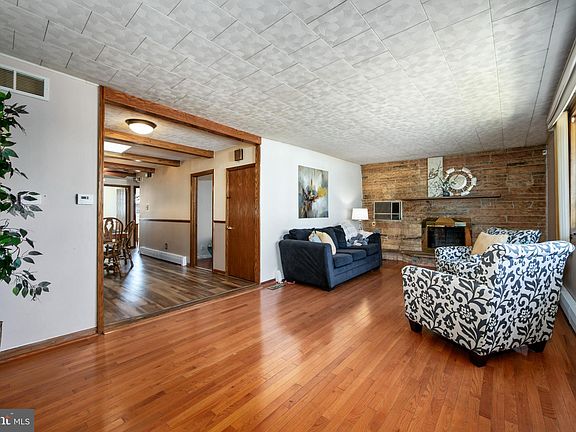 4th image of 8402 Holman Ave