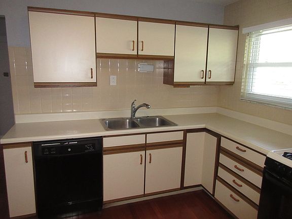 4th image of 4282 Bordeaux Dr