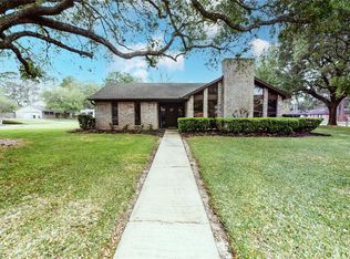 401 Riverside Dr, Alvin, TX 77511
