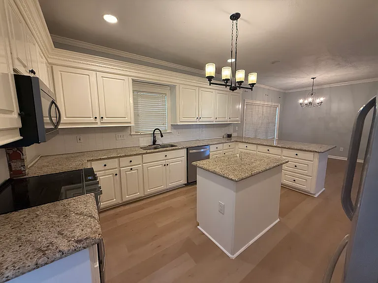 Oakmont Dr — Photo 5