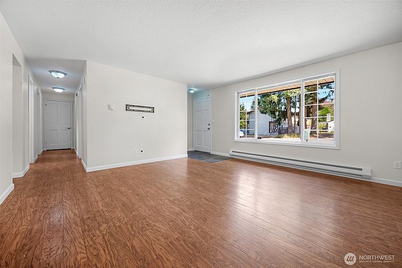 5th image of 902 Peters Place