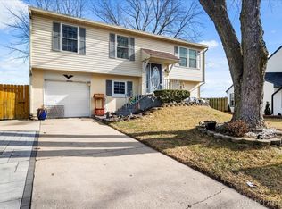 1495 Walden Cir, Aurora, IL 60506