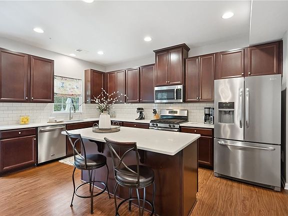 5th image of 226 Noble Woods Dr