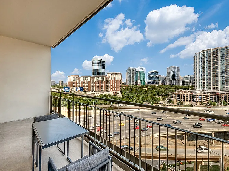 1400 HiLine Terrace