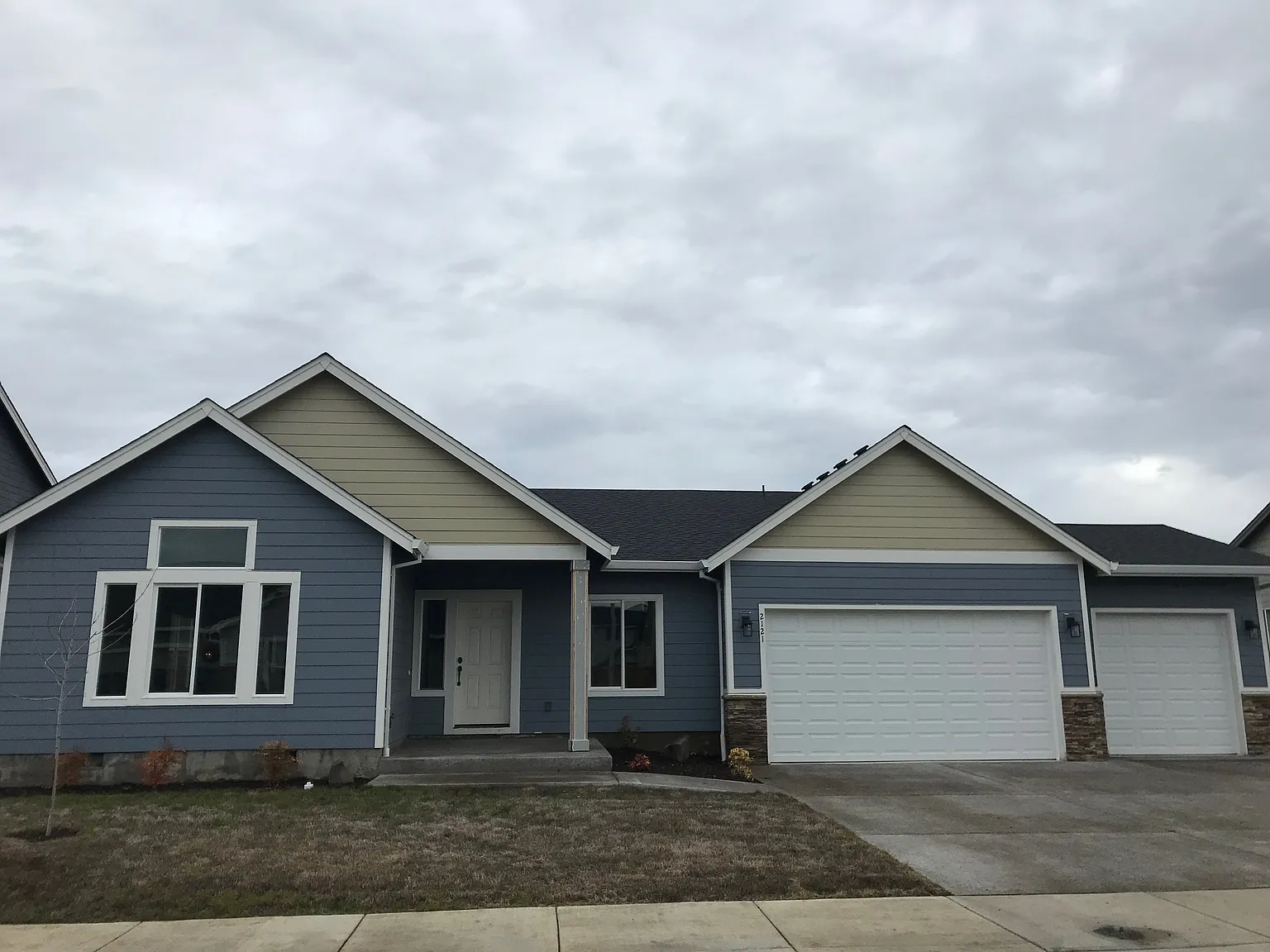 2121 NE Evergreen Ave photo 1