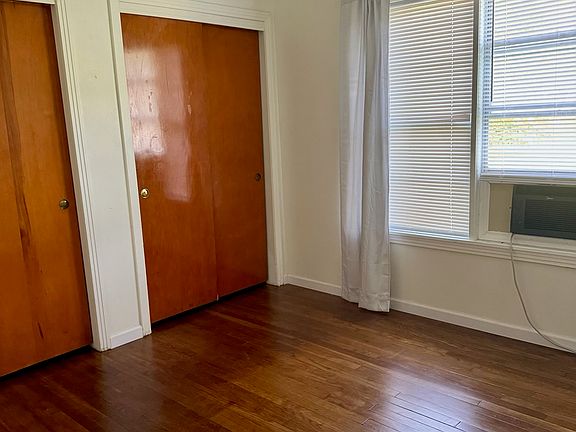 5th image of 1922 Algee St