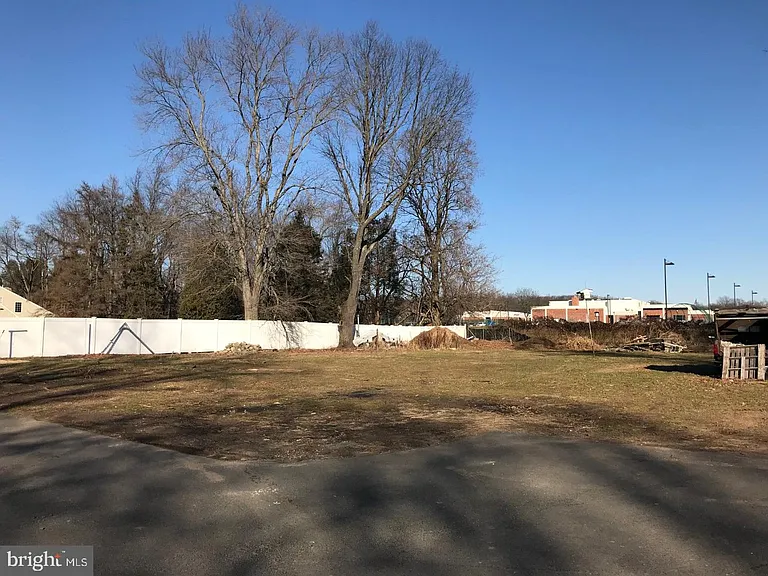 902 Hughes Dr #2 — Photo 8
