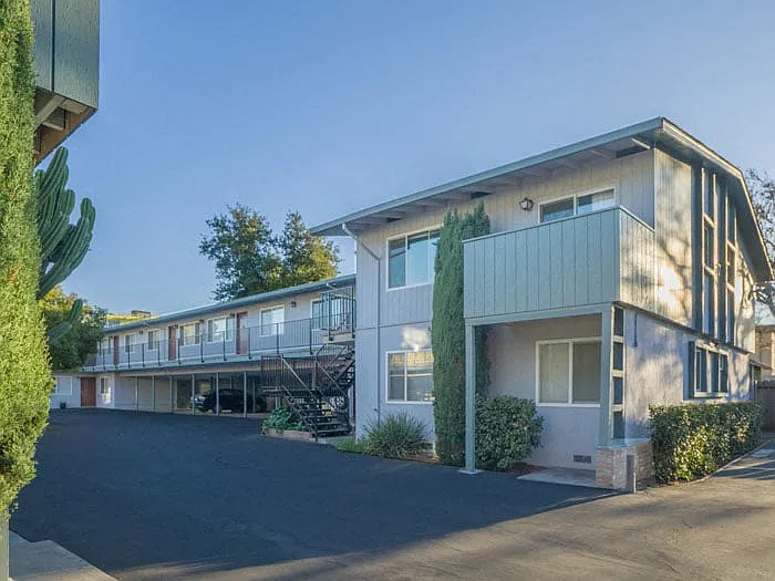 417 Del Medio Avenue — Photo 3
