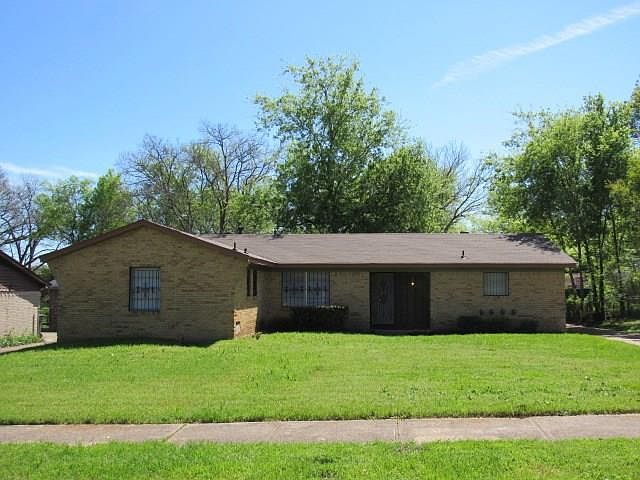 1st image of 832 Havenwood Dr