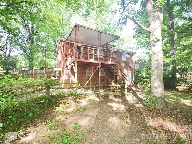 2143 Finchley Dr — Photo 9