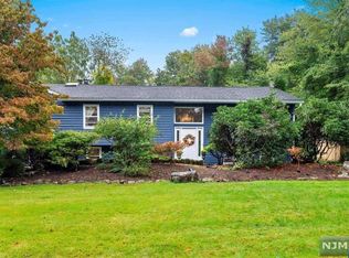 2 Van Wyck St, Montvale, NJ 07645
