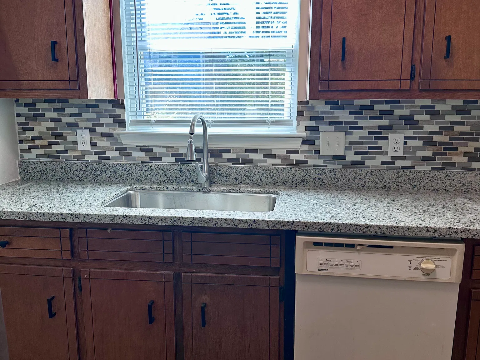 2 bed, 1.5 bath, 1100 sqft, $1,300 — Photo 4