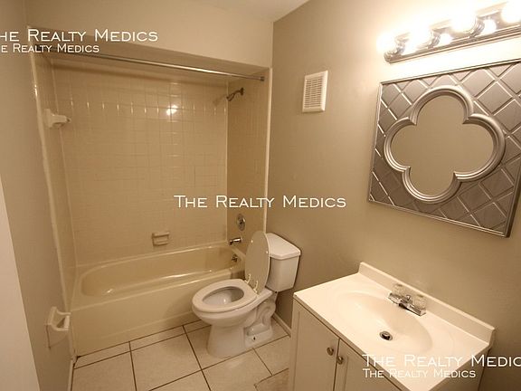 5th image of 2733 Hunt Club Ln