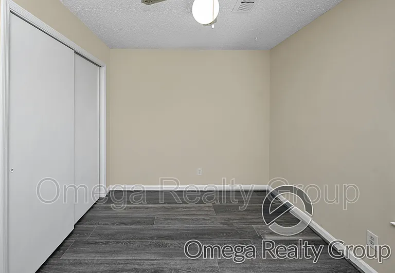 5827 Darien Dr — Photo 20