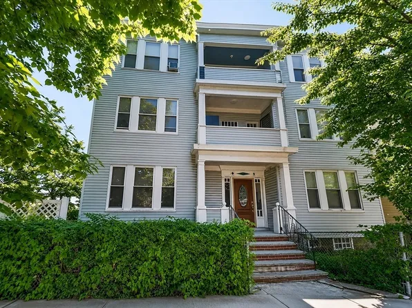 31 Middleton St, Dorchester, MA 02124