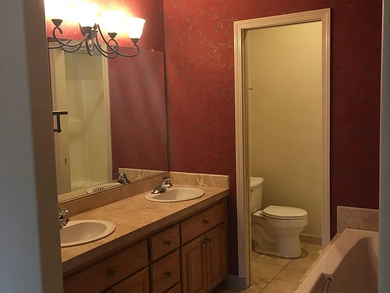 2057 Berwin Ln — Photo 25