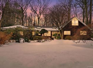 85 Hickory Drive, East Hills, NY 11576