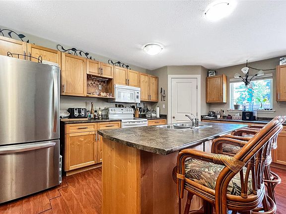 5th image of 39 Strathcona Way