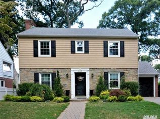 425 Raymond St, Rockville Centre, NY 11570