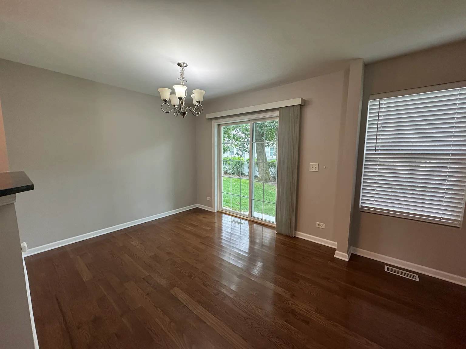3 bed, 2.5 bath, 1668 sqft, $2,995 — Photo 2