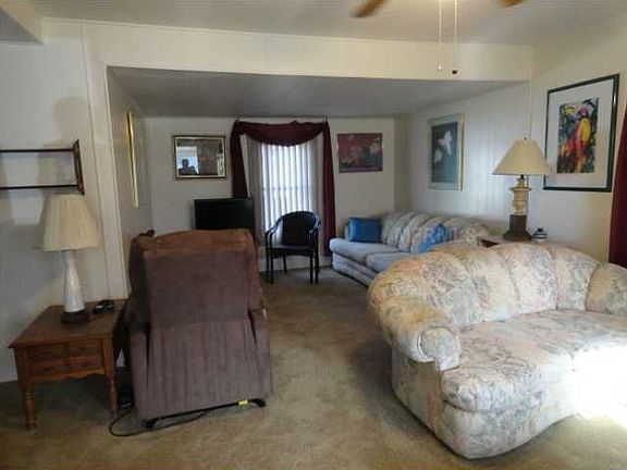 4th image of 11835 Hickory Ln
