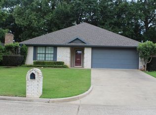 123 Settlers Ct, Palestine, TX