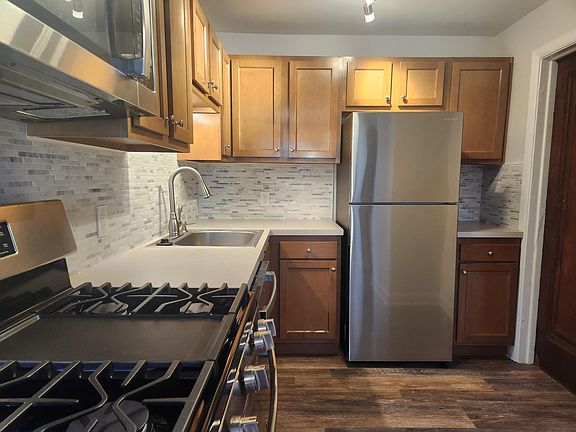 3rd image of 1217 W 5th Ave #1