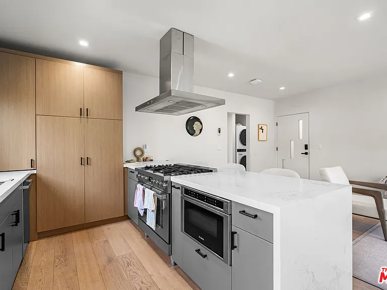 838 N Mansfield Ave #201 — Photo 13