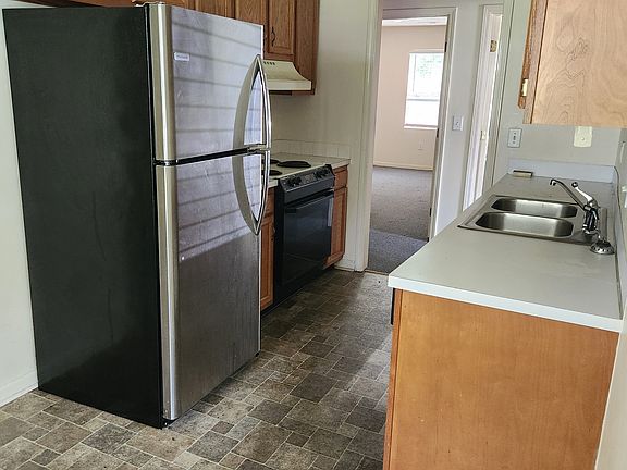 5th image of 213 Bishop Ln #2