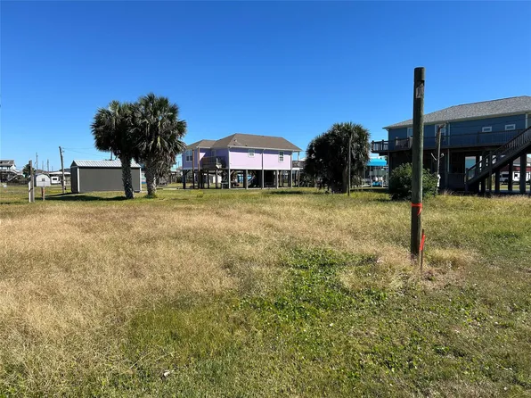866 Bluebonnet Ln, Crystal Beach, TX 77650