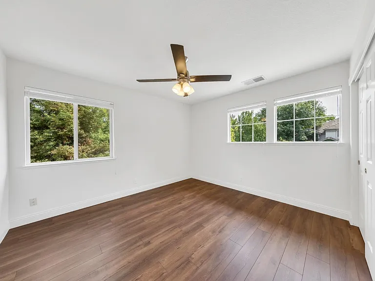 133 Cruickshank Dr — Photo 17