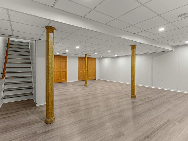 30247 Rosslyn Ave — Photo 37