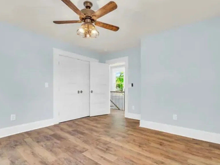 106 Grace St — Photo 22