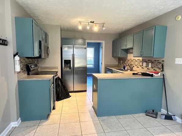 8813 Tibs Run Dr, Fayetteville, NC 28314