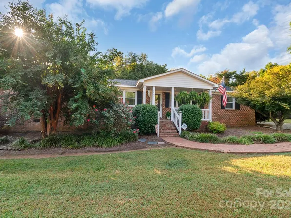 6401 Cumberland Dr, Harrisburg, NC 28075