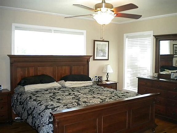 5th image of 4404 Calmont Ave