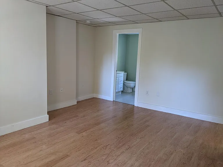 8 Maple Ave #D — Photo 2