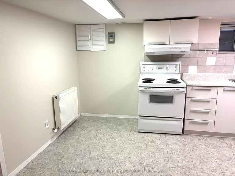 187 Geoffrey St #BASEMENT — Photo 6