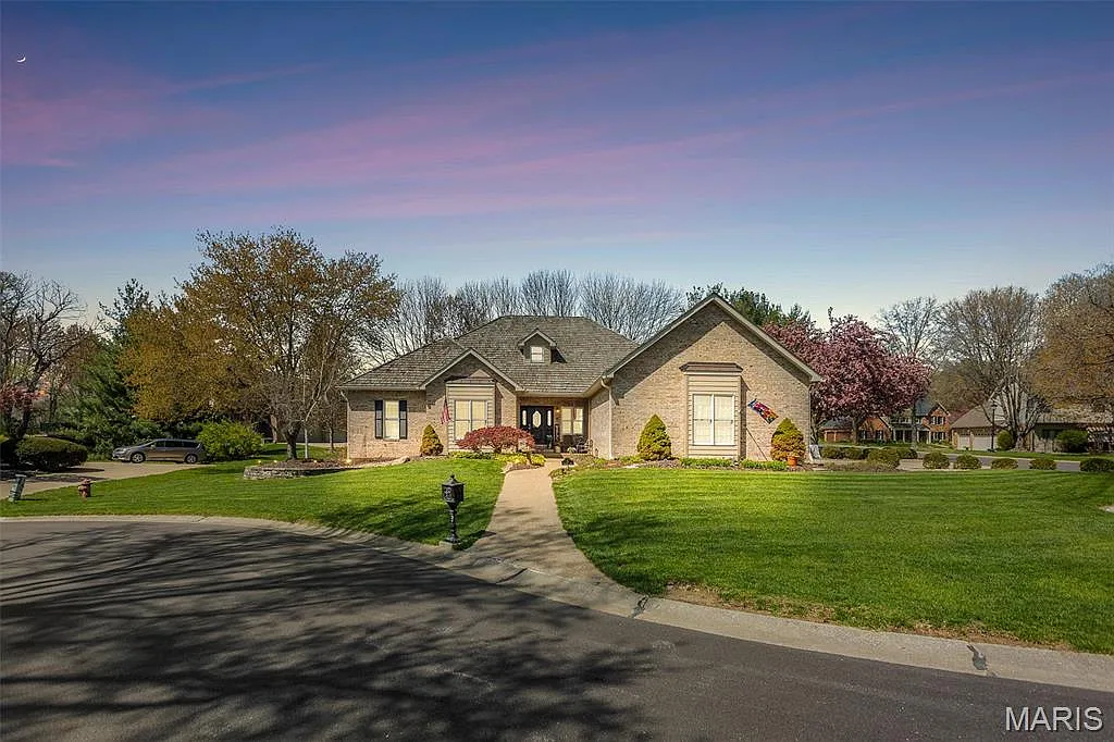 8 Bronte Ct photo 1