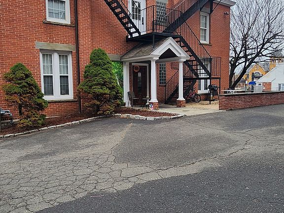 2nd image of 84 West Ave #10